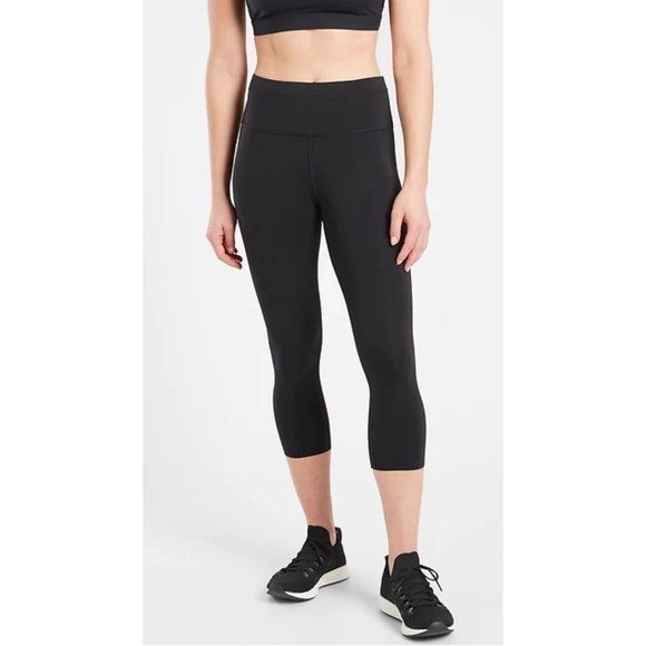 Athleta Pants - Size XS X-SMALL ATHLETA BLACK CAPRI LEGGINGS Run Walk Yoga Fitness Casual Crop